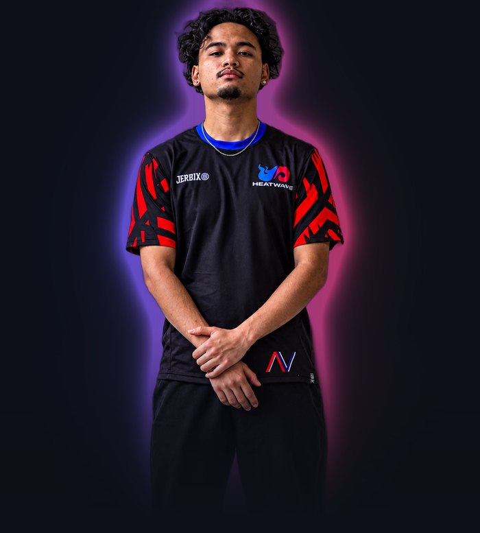 KINGGEEDORAH portant le maillot Heatwave