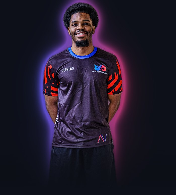 Samou portant le maillot Heatwave